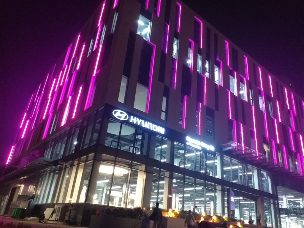 Kosoom LED vinh dự chiếu sáng cho showroom Huyndai Auto 22